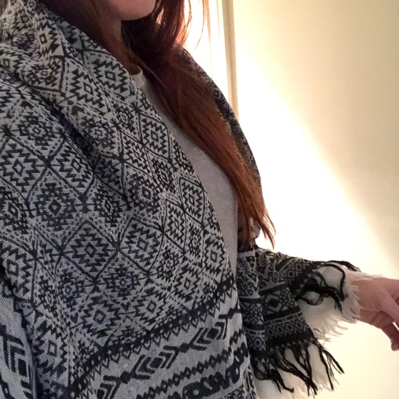 Aztec Wrap/Scarf - Picture 3 of 7